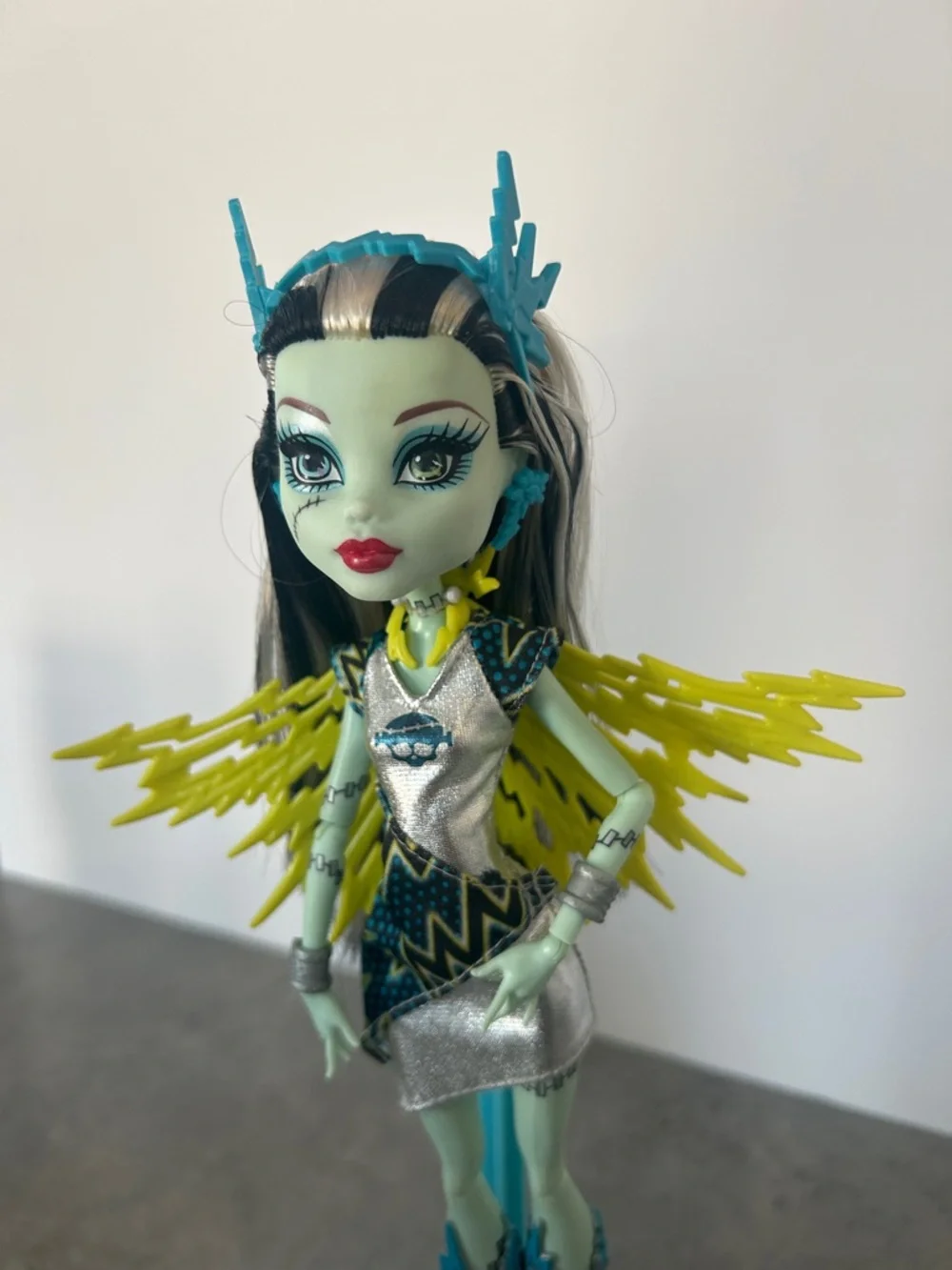 Monster High Power Ghouls Frankie Stein Voltageous 2013 Mattel Stand Brush - Picture 3 of 7
